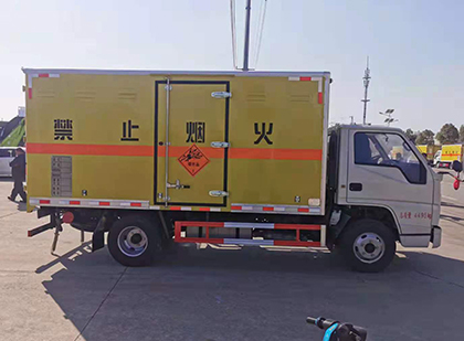 宁江爆破器材运输车工人安全操作规范与智能技术保障